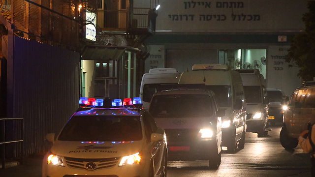 שחרור האסירים, הערב