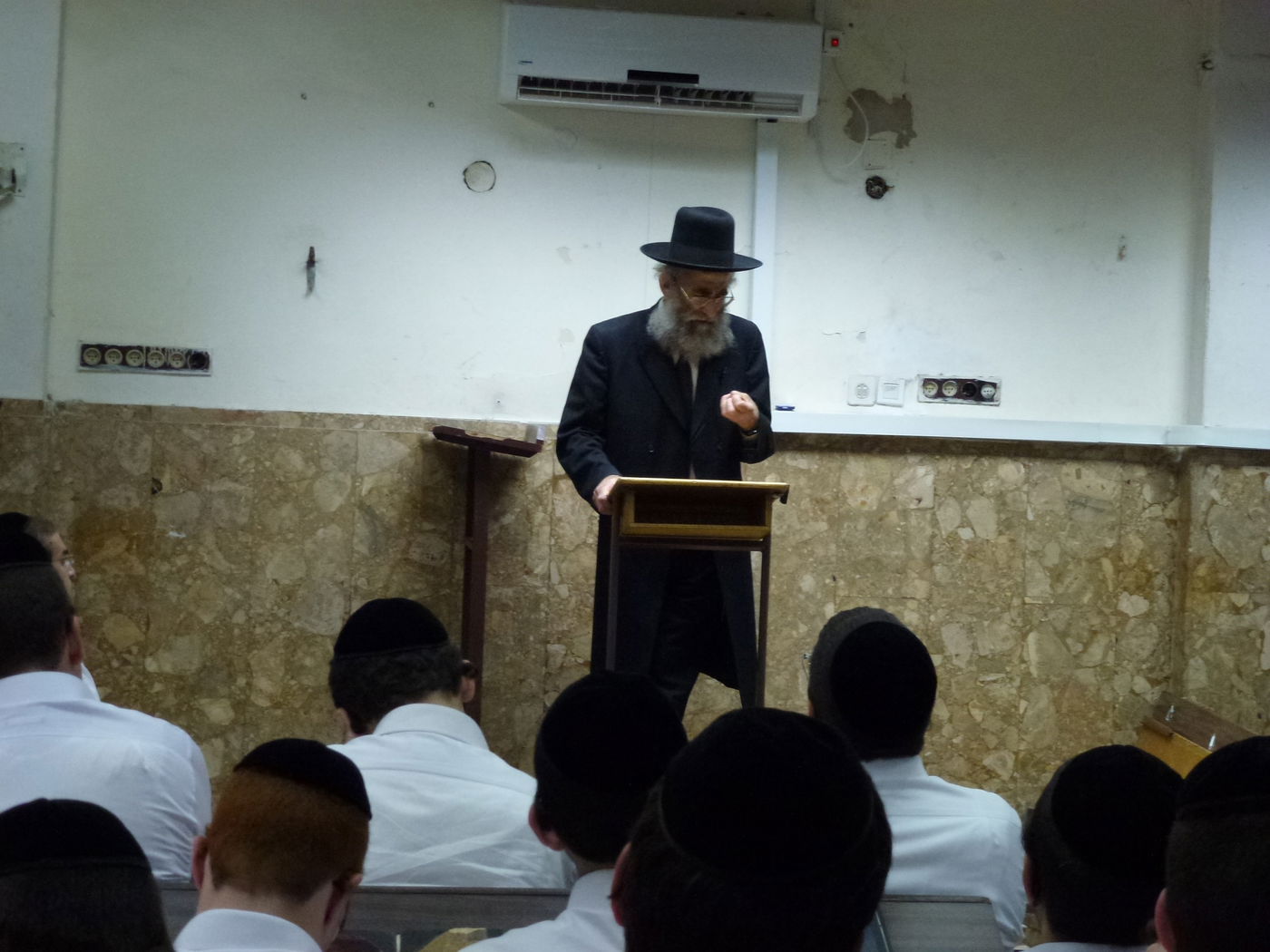 הרב מרקוביץ' תוקף את רבני 'השונאים': "רודפים"