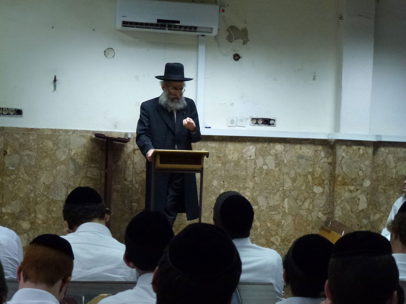 הרב מרקוביץ' תוקף את רבני 'השונאים': "רודפים"