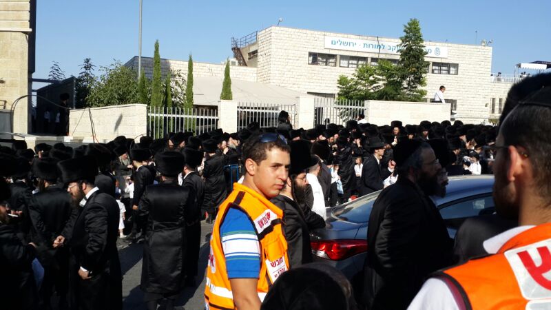 צפו בגלריה: אלפים השתתפו בחתונת נכד האדמו"ר מגור