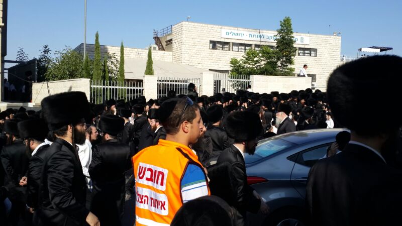 צפו בגלריה: אלפים השתתפו בחתונת נכד האדמו"ר מגור