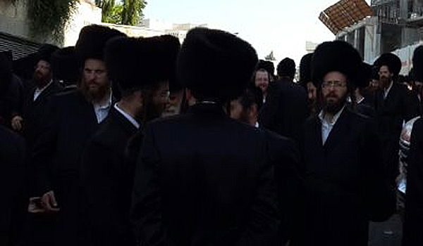 צפו בגלריה: אלפים השתתפו בחתונת נכד האדמו"ר מגור