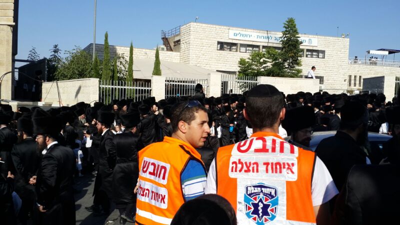 צפו בגלריה: אלפים השתתפו בחתונת נכד האדמו"ר מגור