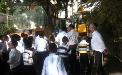 עיריית ב"ב שלחה דחפורים לת"ת, הילדים קיימו הפגנה