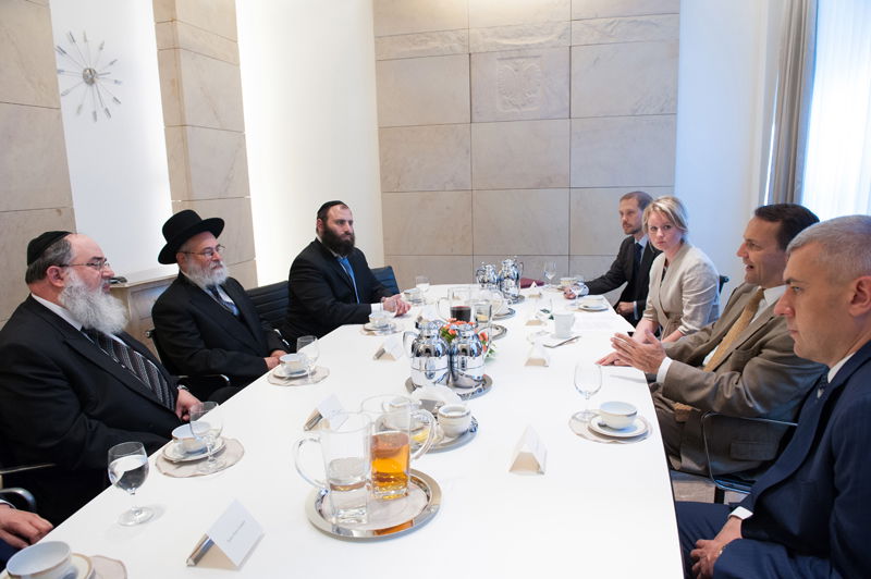 שר החוץ הפולני: "הממשל  נחוש לפתור בעיית השחיטה"