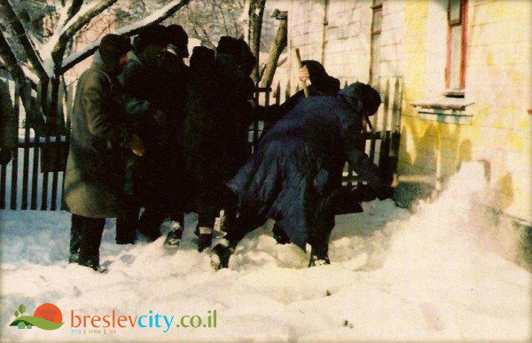 צפו: כך נראתה העלייה לאומן מתחת לאף של הק.ג.ב