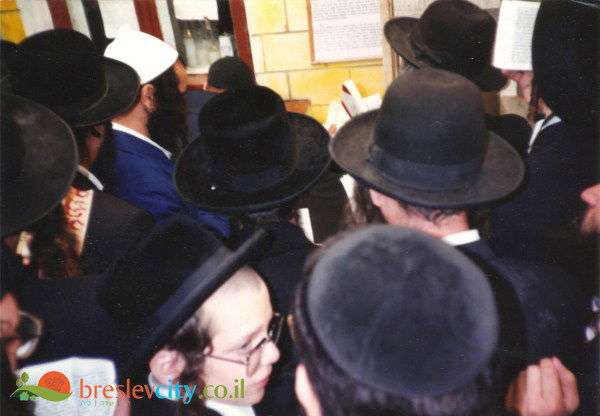 צפו: כך נראתה העלייה לאומן מתחת לאף של הק.ג.ב