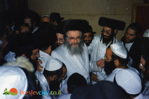 צפו: כך נראתה העלייה לאומן מתחת לאף של הק.ג.ב