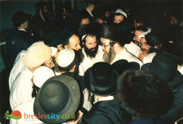 צפו: כך נראתה העלייה לאומן מתחת לאף של הק.ג.ב