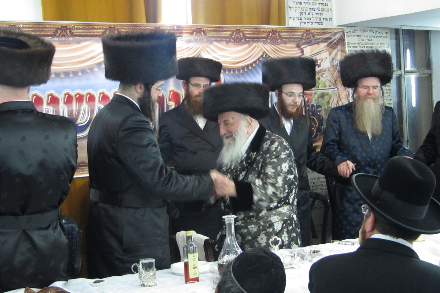 צפו: שמחת "שבע ברכות" כפולה בחצר ספינקא בני ברק