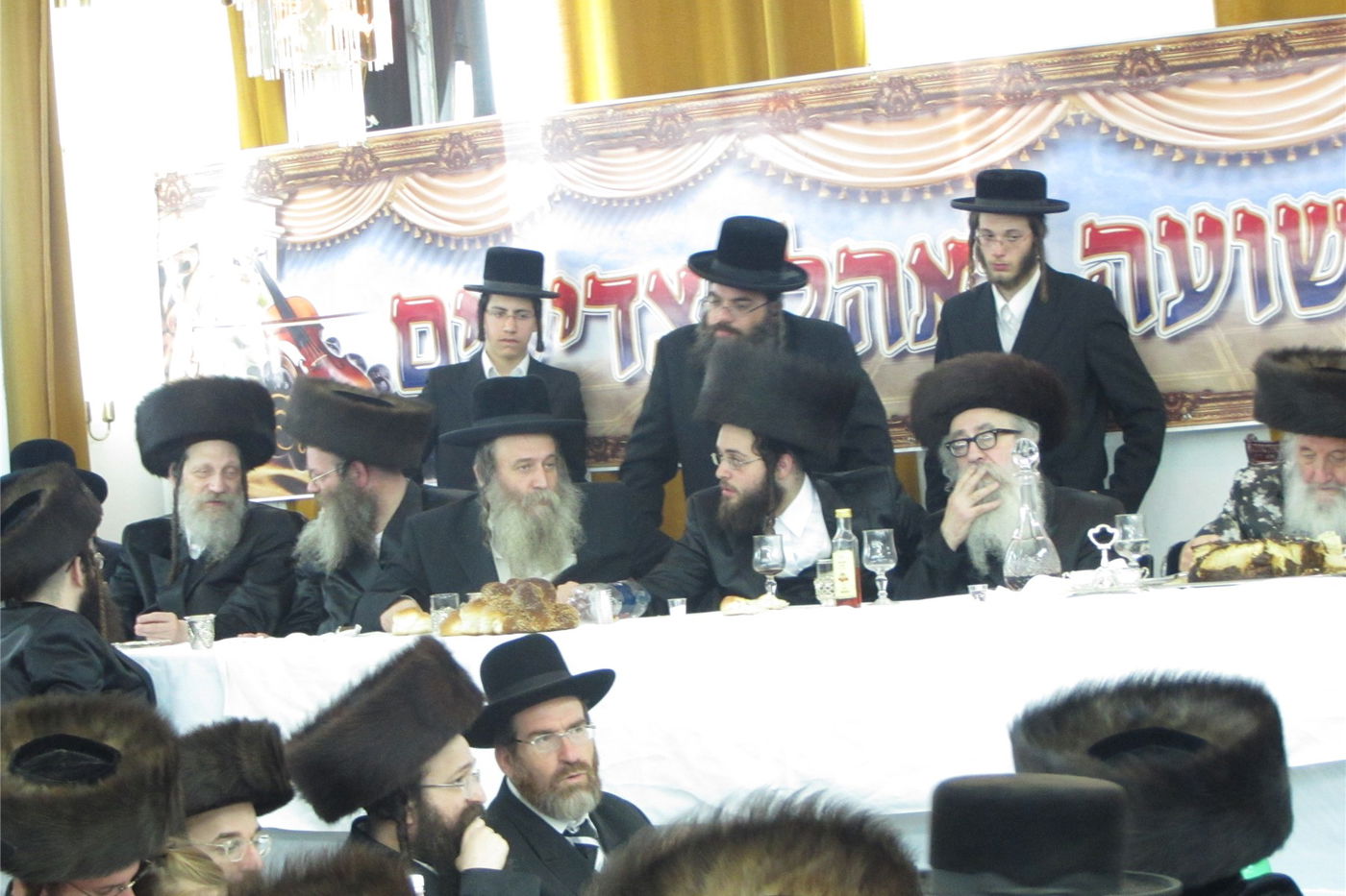 צפו: שמחת "שבע ברכות" כפולה בחצר ספינקא בני ברק