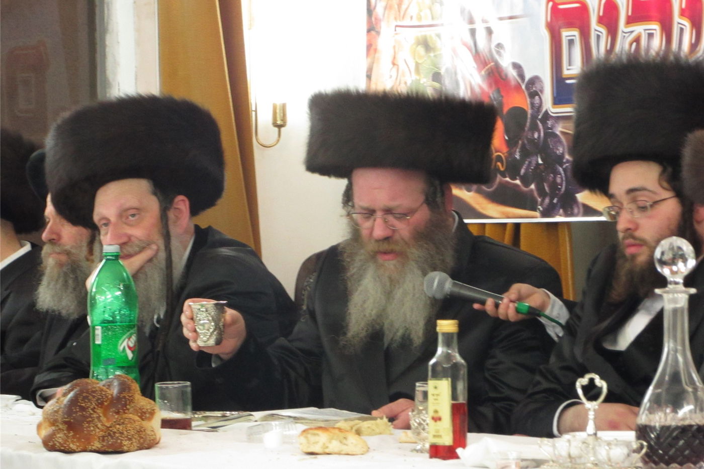 צפו: שמחת "שבע ברכות" כפולה בחצר ספינקא בני ברק