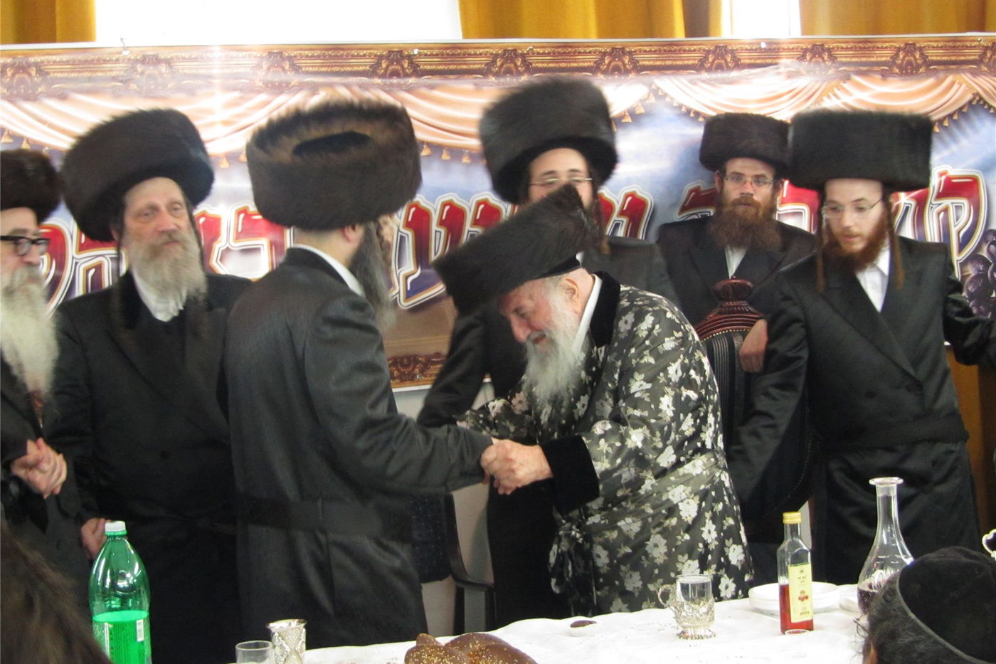 צפו: שמחת "שבע ברכות" כפולה בחצר ספינקא בני ברק