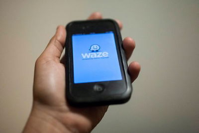 תקלה ב-Waze: שפת ההנחיות שונתה