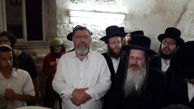 קבר יוסף: אלפי מתפללים ואח האדמו"ר מנדבורנה