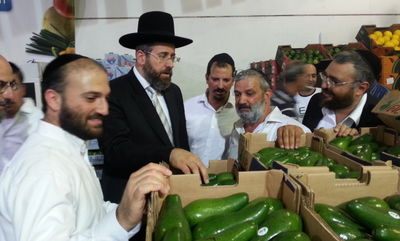 הרב דוד לאו בשוק הסיטונאי