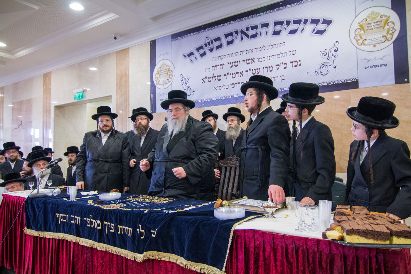 נכד האדמו"ר מבעלזא נכנס לחיידר • גלריה