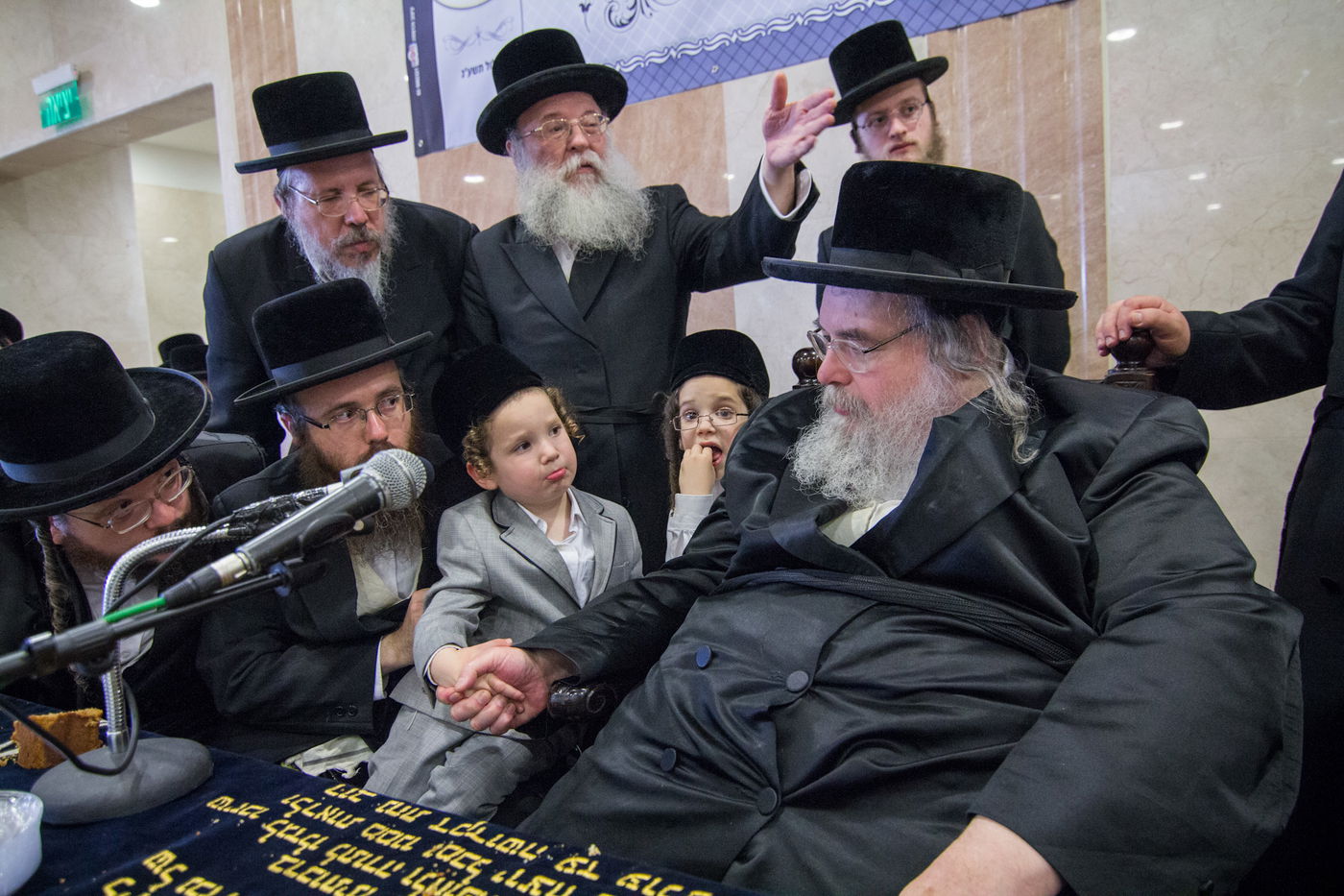 נכד האדמו"ר מבעלזא נכנס לחיידר • גלריה