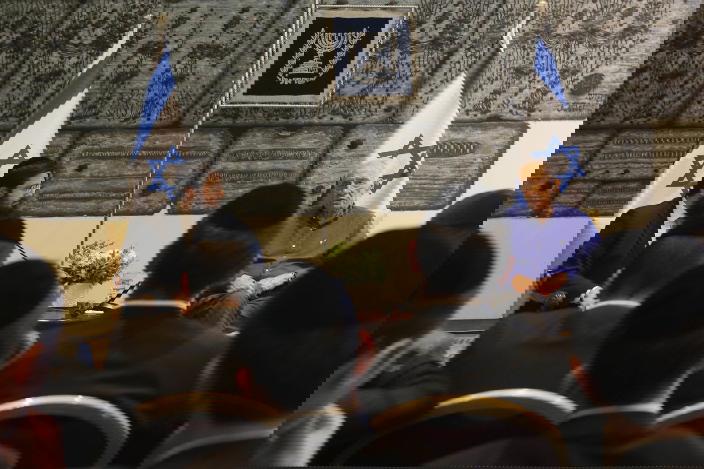 פרס ותלמידי הישיבות, אתמול