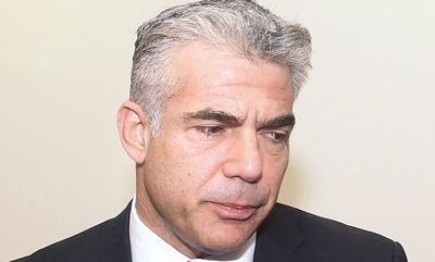 מחאת הנעליים. יאיר לפיד