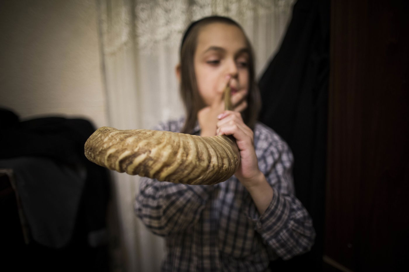 במאה שערים מתרגלים לתקוע בשופר • תמונות