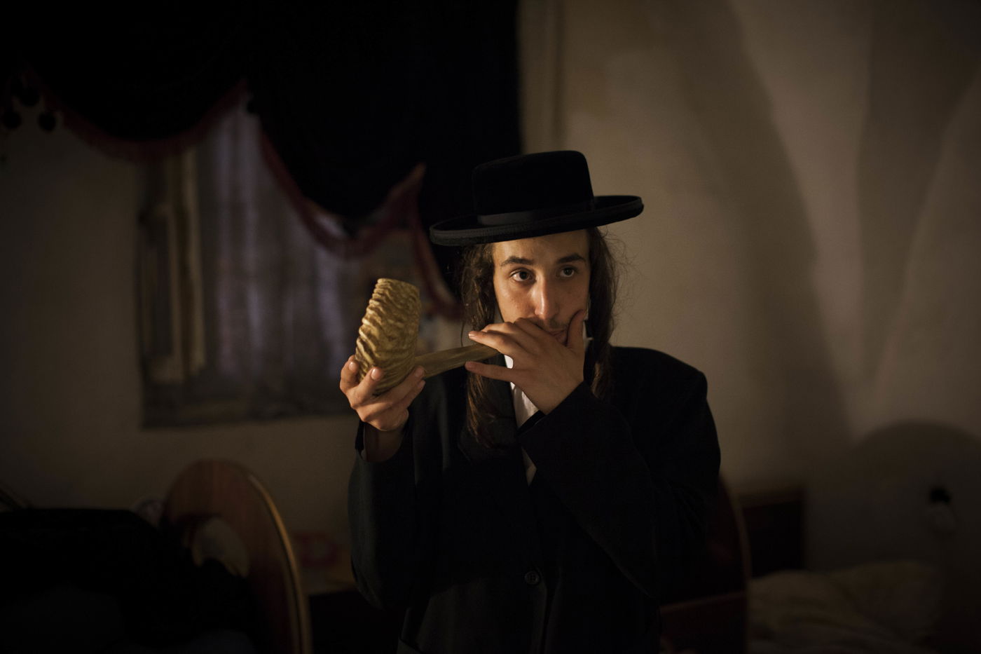 במאה שערים מתרגלים לתקוע בשופר • תמונות