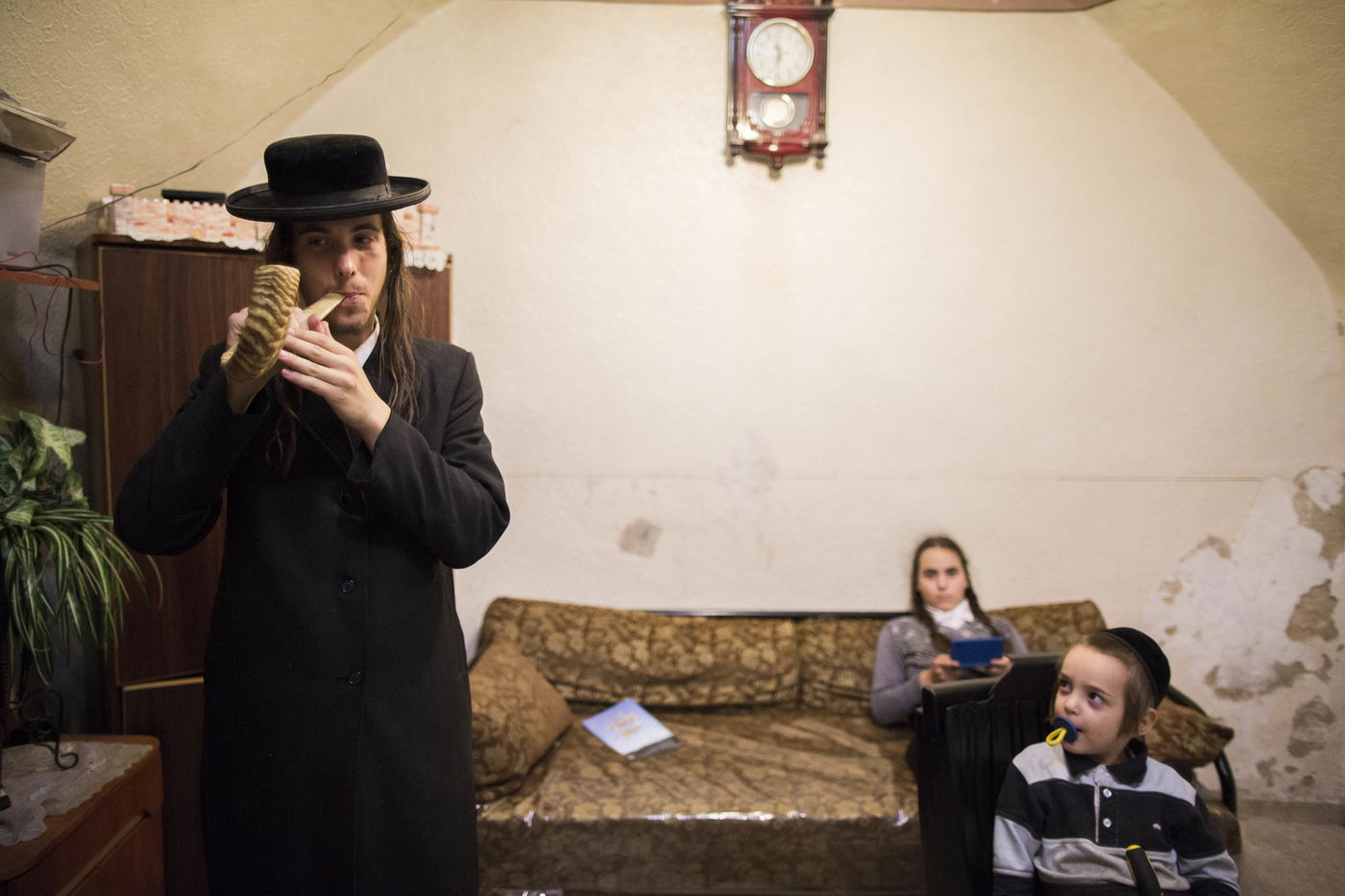 במאה שערים מתרגלים לתקוע בשופר • תמונות