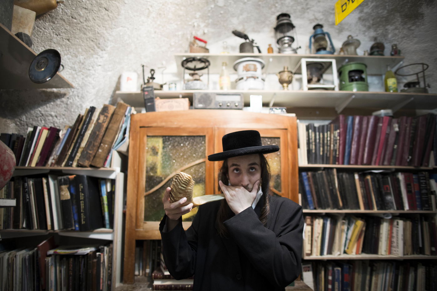 במאה שערים מתרגלים לתקוע בשופר • תמונות