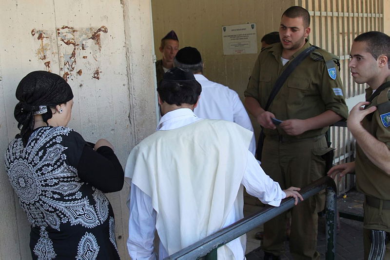 גיוס חרדים, לא על חשבון שילוב נשים בצה"ל