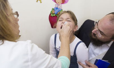 גדולי ישראל בקריאה: לכו להתחסן!