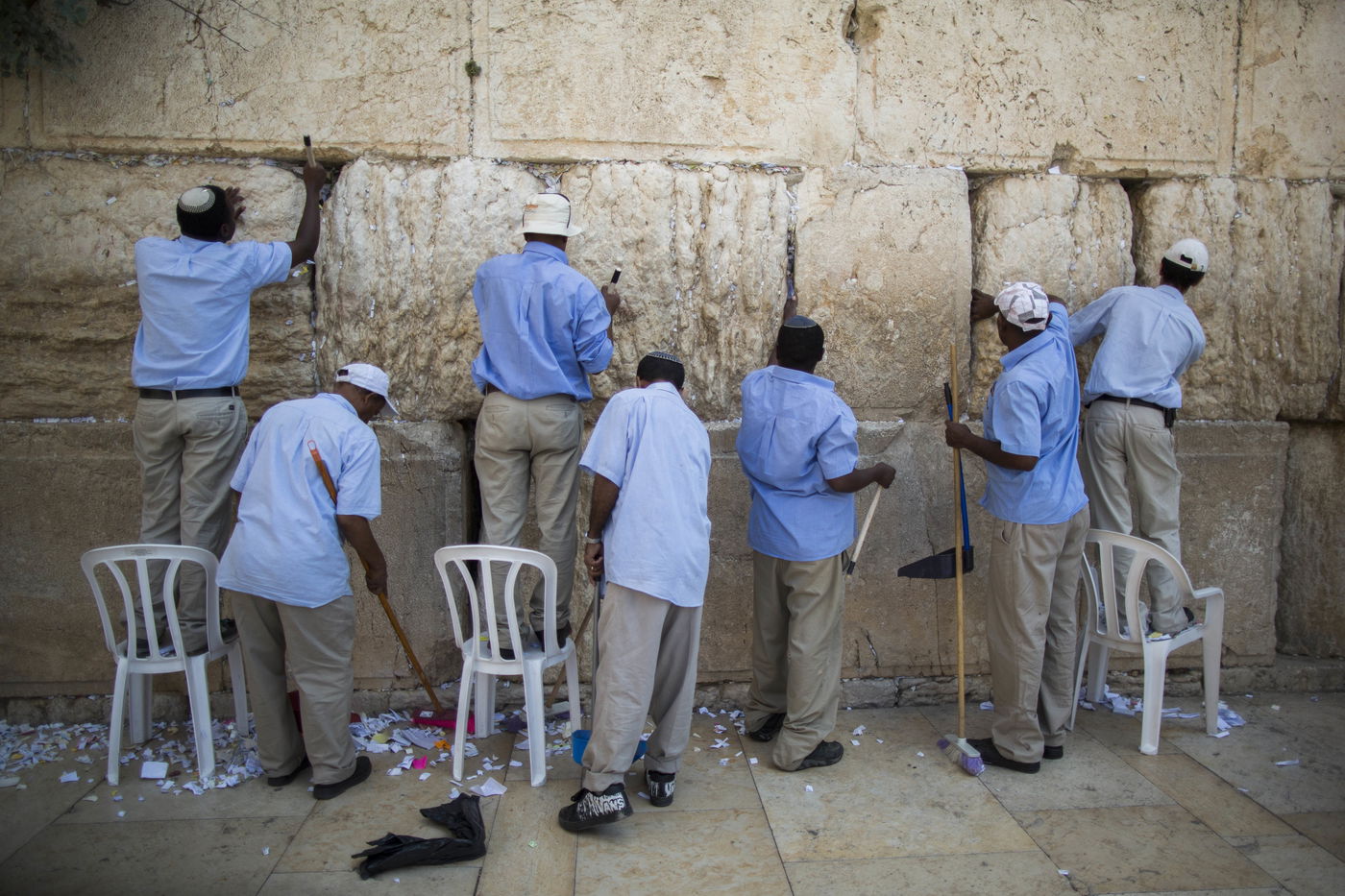 ערב ראש השנה: מנקים את אבני הכותל המערבי