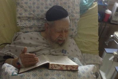 מרן הרב עובדיה יוסף בבית החולים