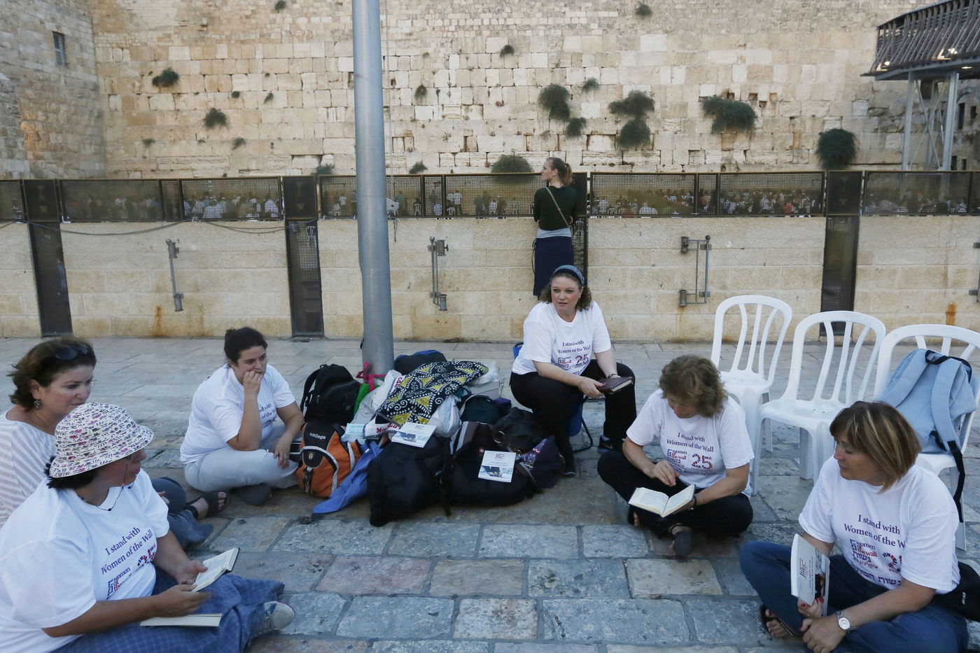 "נשות הכותל" בשביתת מחאה בכותל המערבי