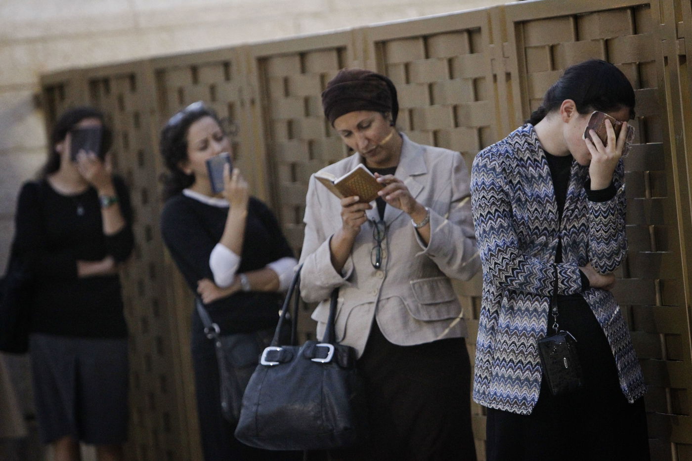 "נשות הכותל" בשביתת מחאה בכותל המערבי