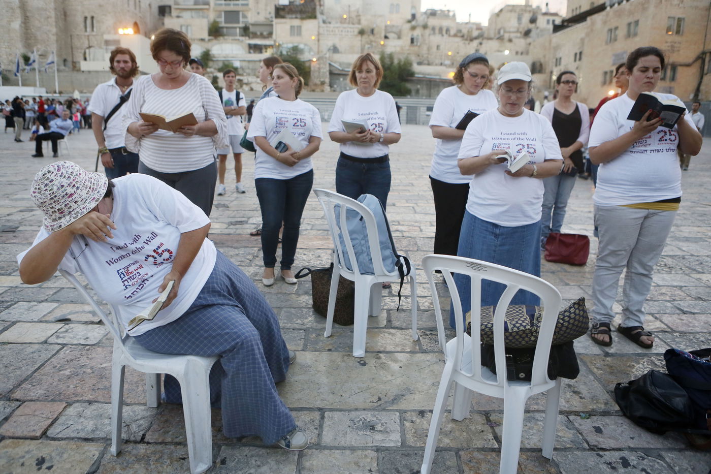 "נשות הכותל" בשביתת מחאה בכותל המערבי