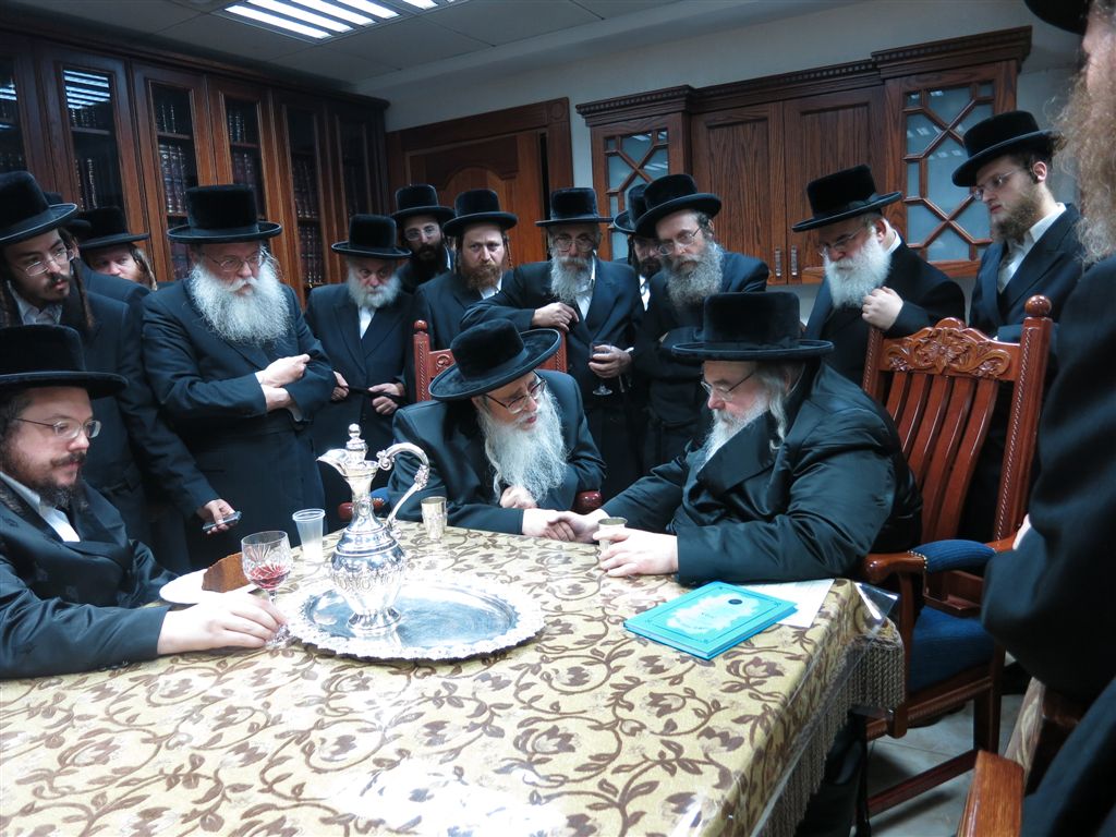 האדמו"רים מבעלזא וצאנז נועדו: "אנו בגלות בין יהודים"