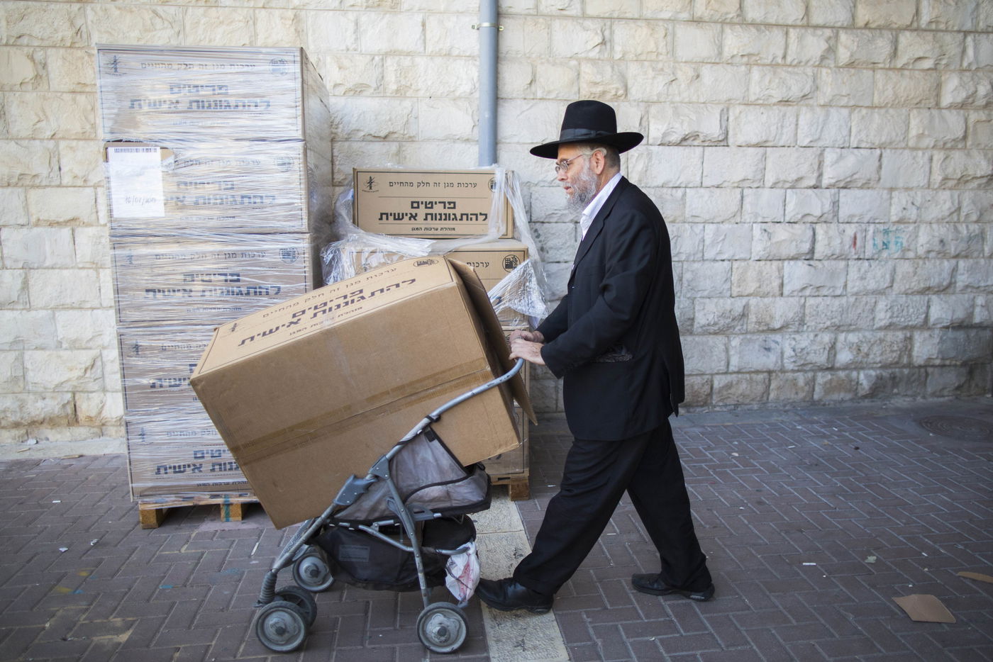 חוששים מסוריה: היסטריה במוקדי חלוקת ערכות מגן