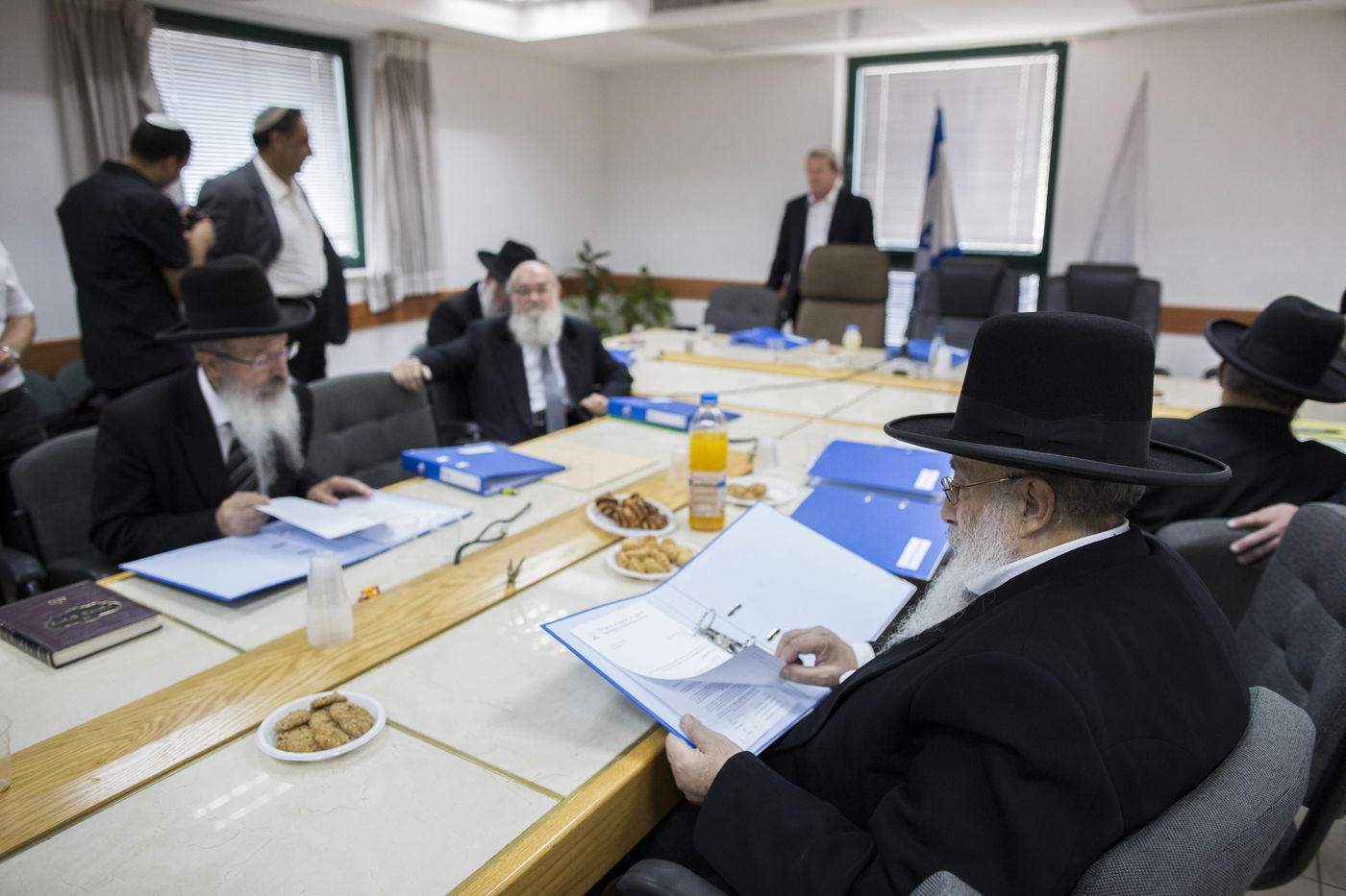 מועצת הרבנות הראשית התכנסה לראשונה: מתנגדים לרפורמה של בנט