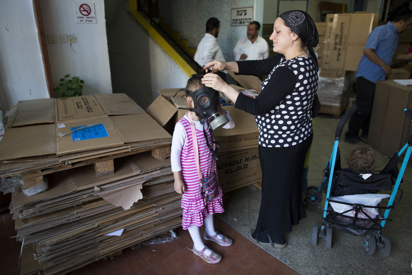 חוששים מסוריה: היסטריה במוקדי חלוקת ערכות מגן