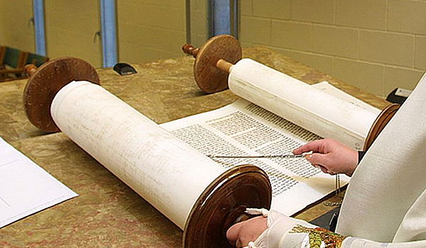 רגילים ל"חתן תורה" ו"חתן בראשית"? קבלו את "כלות התורה"