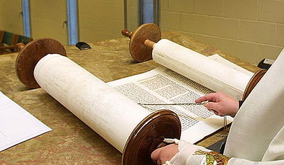 רגילים ל"חתן תורה" ו"חתן בראשית"? קבלו את "כלות התורה"