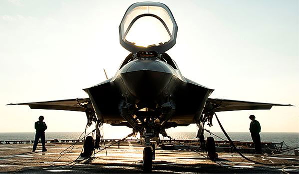 מטוס קרב אמריקאי. ארה"ב תפעל לבדה?