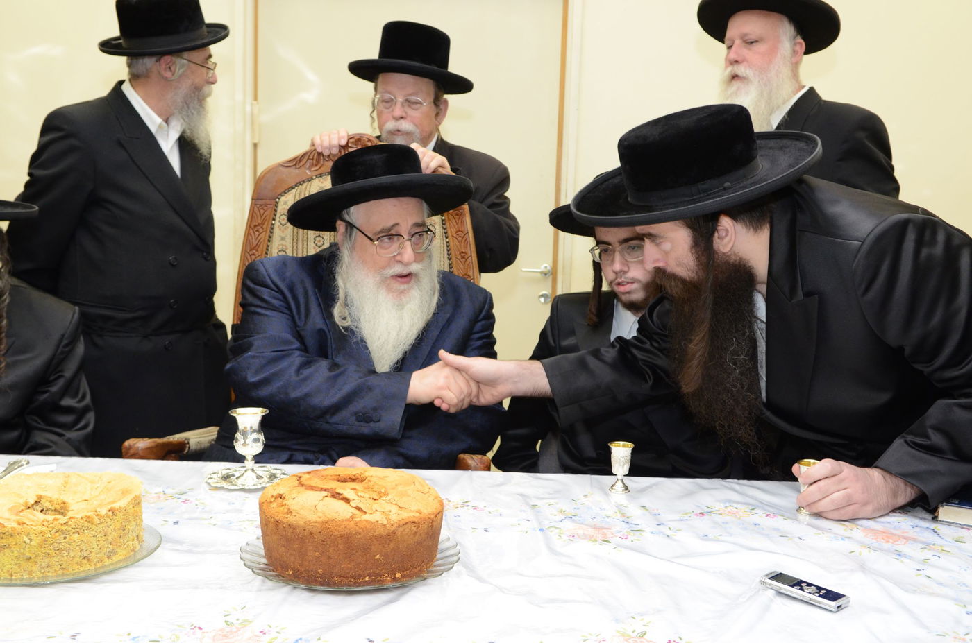 אירוסי נכד האדמו"ר מצאנז עם נכדת בעל ה"שפע חיים" זי"ע • גלריה