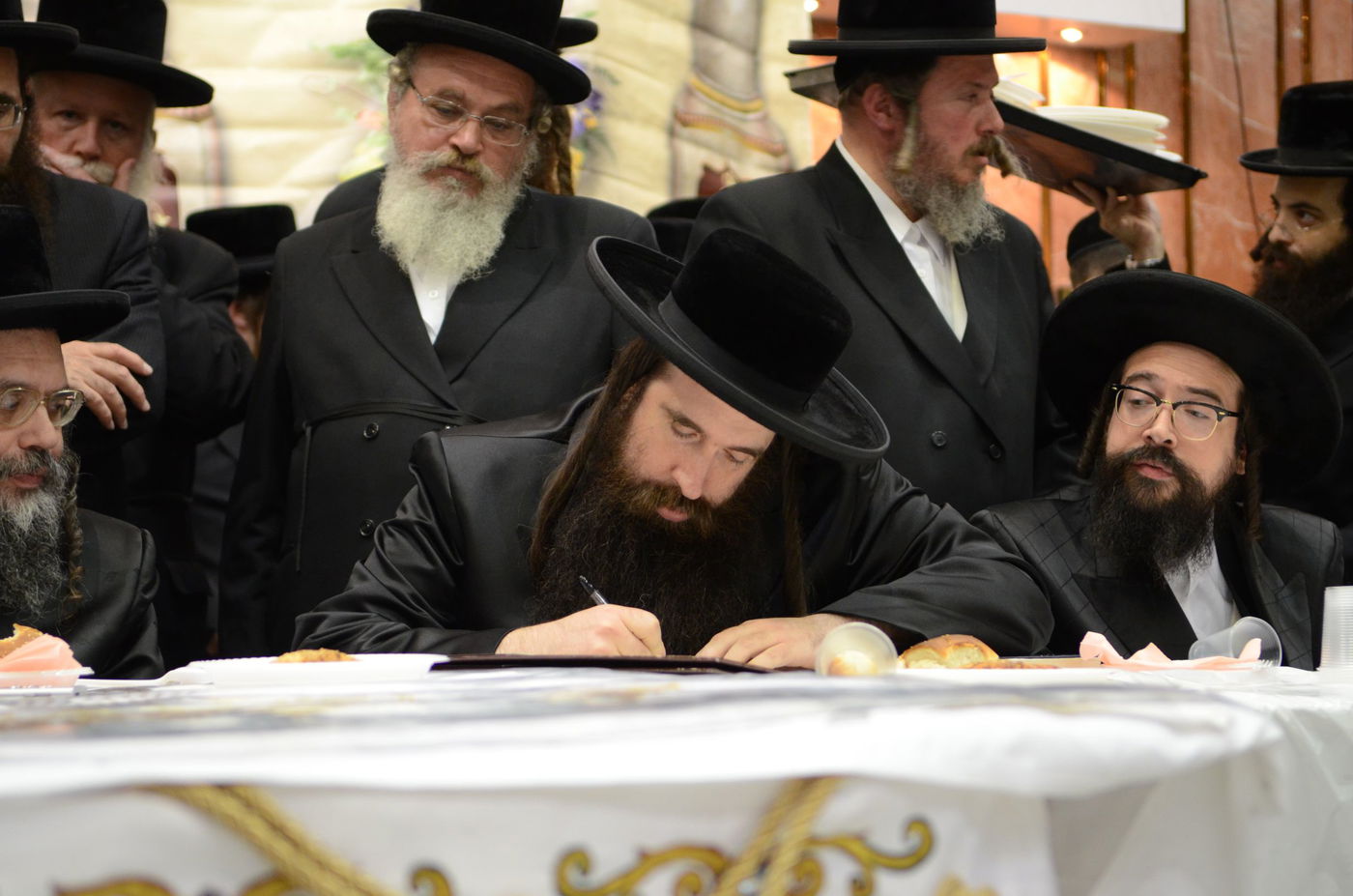 אירוסי נכד האדמו"ר מצאנז עם נכדת בעל ה"שפע חיים" זי"ע • גלריה