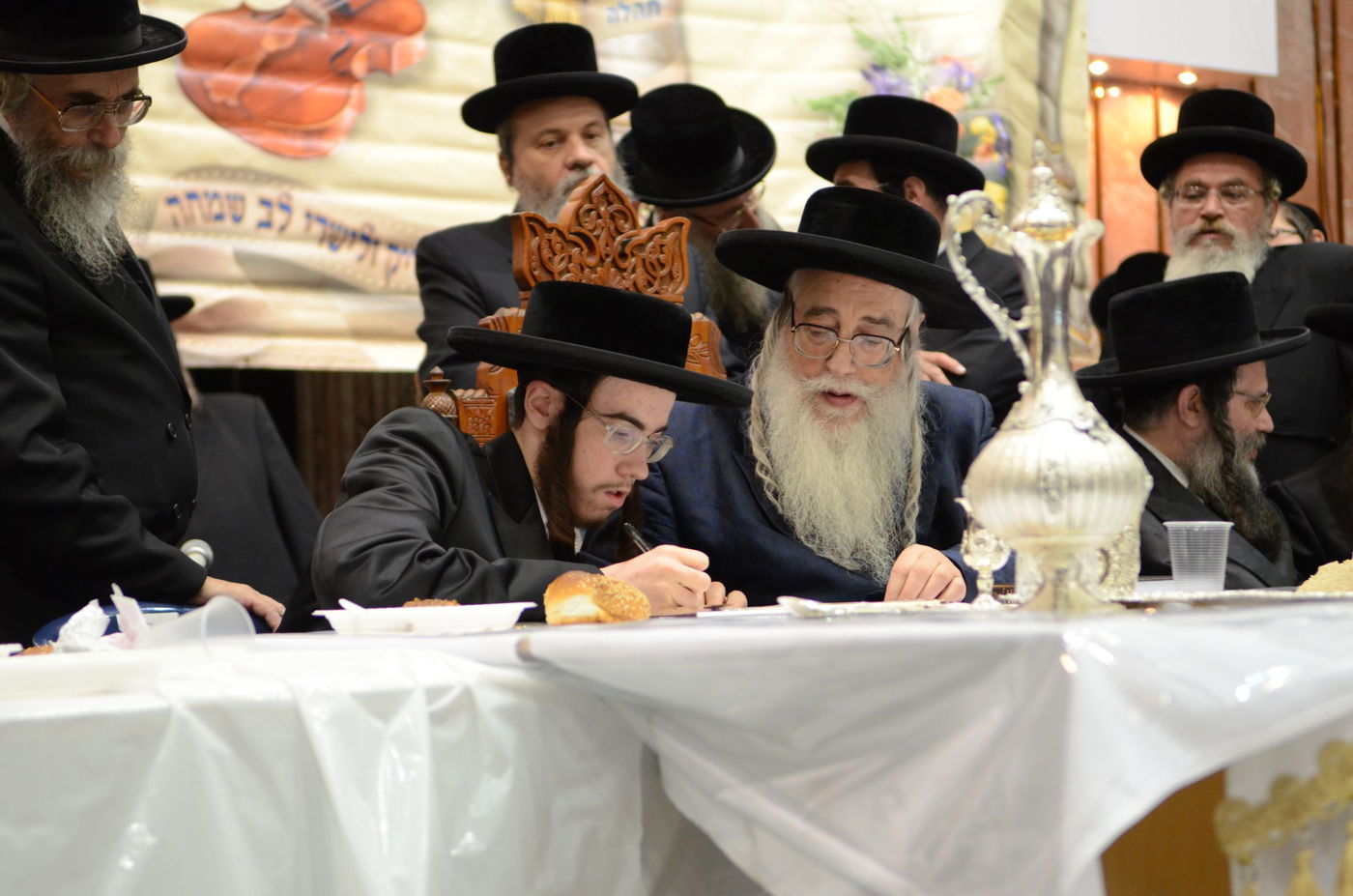 אירוסי נכד האדמו"ר מצאנז עם נכדת בעל ה"שפע חיים" זי"ע • גלריה