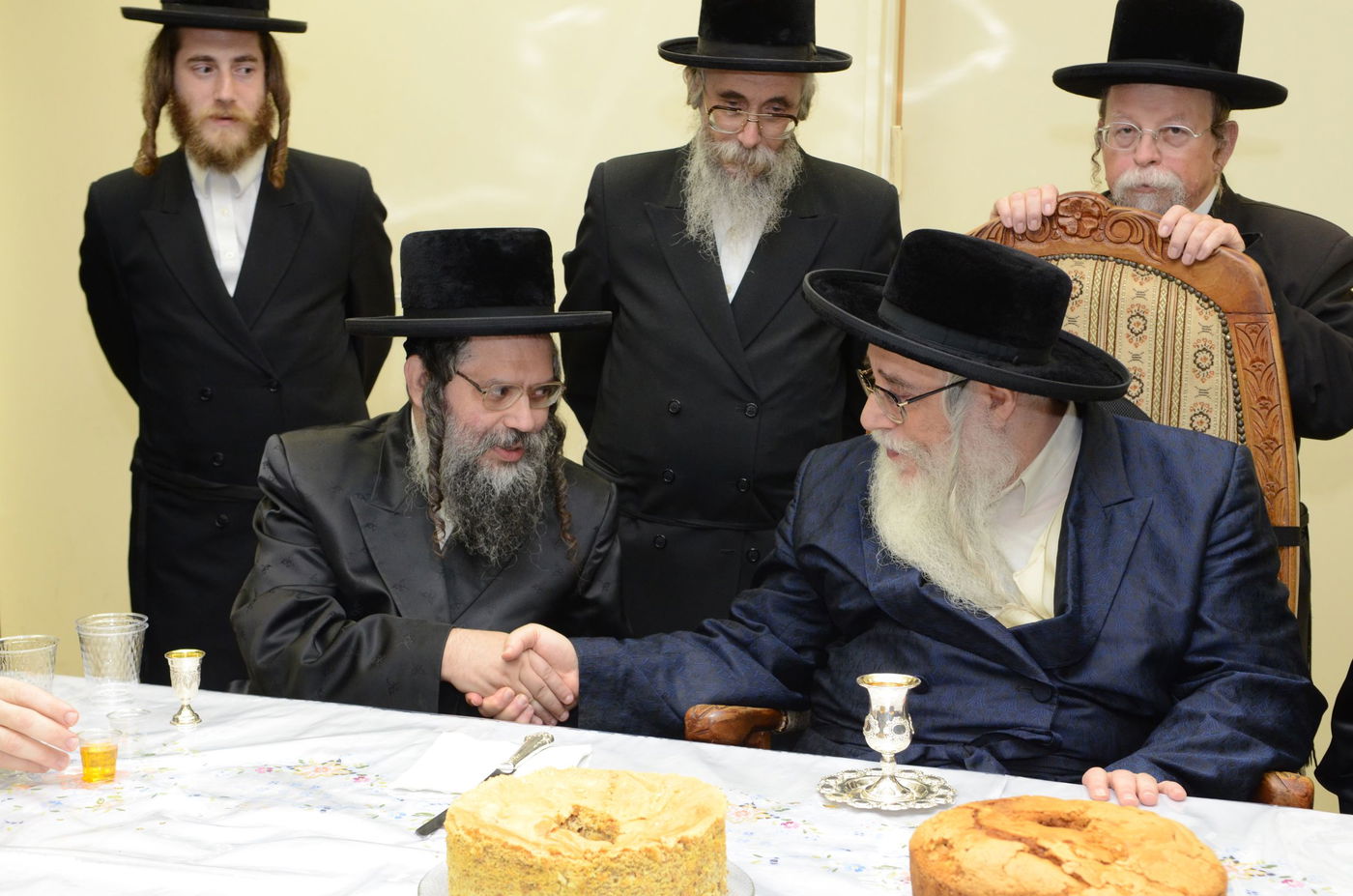 אירוסי נכד האדמו"ר מצאנז עם נכדת בעל ה"שפע חיים" זי"ע • גלריה