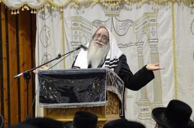 גלריה: א' דסליחות בחצר הקודש צאנז