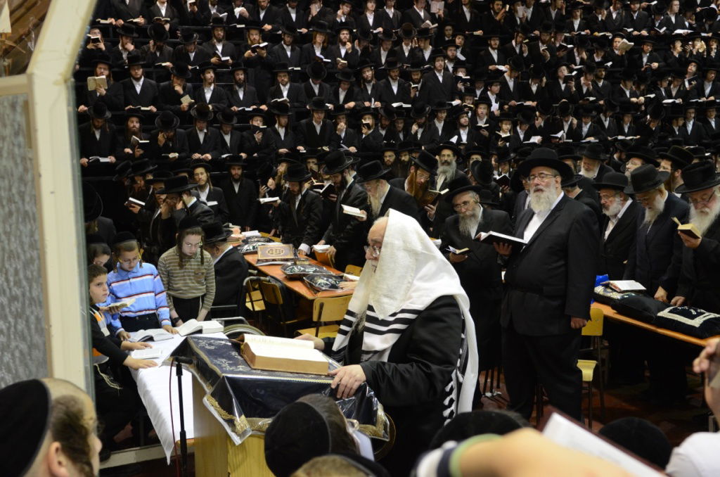 גלריה: א' דסליחות בחצר הקודש צאנז