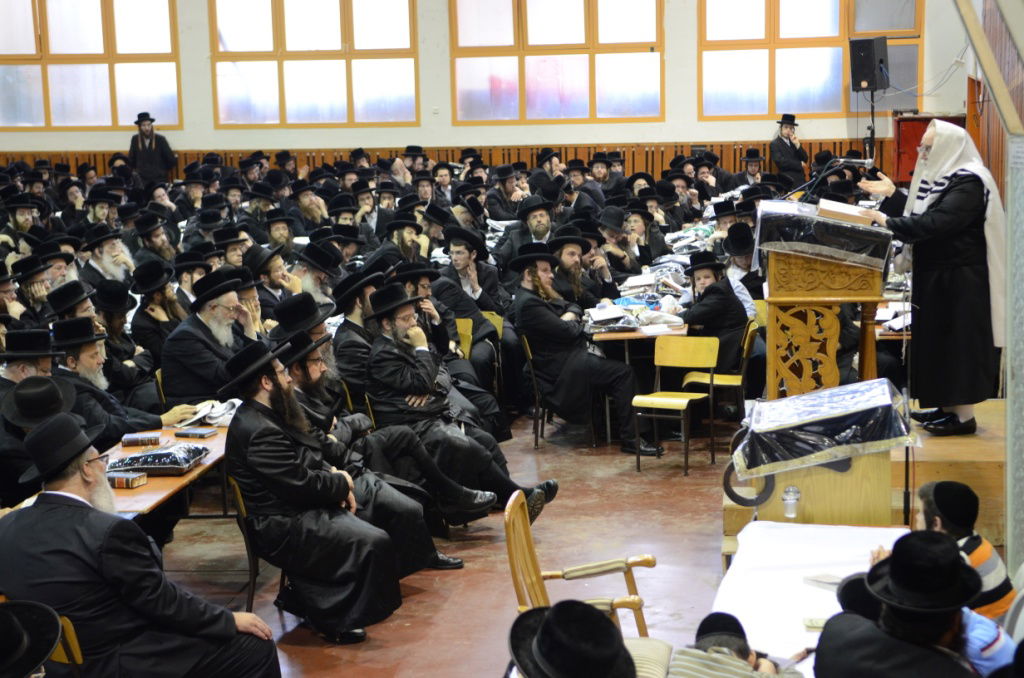 גלריה: א' דסליחות בחצר הקודש צאנז