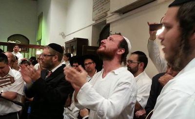 אֱלוֹהַּ סְלִיחוֹת סְלַח לָנוּ • שעה של סליחות בנוסח קרליבך • צפו